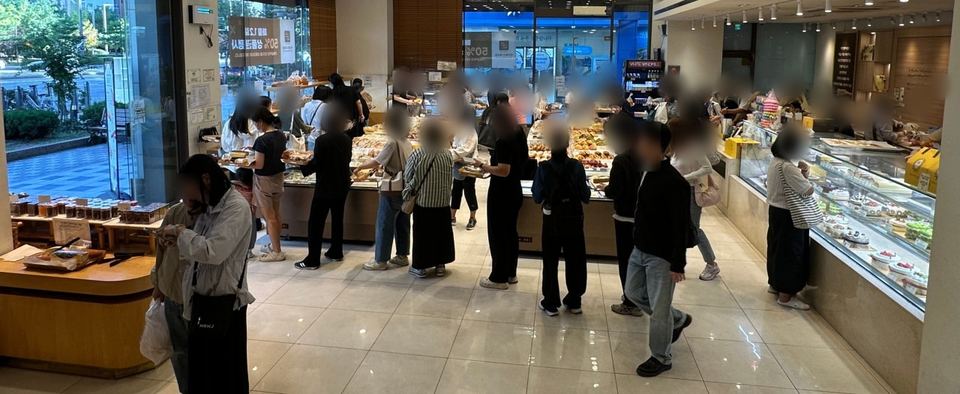하얀풍차제과점 동탄역점 매장 안
